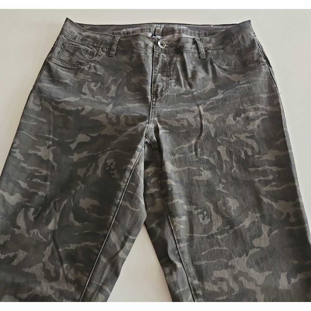 a.n.a Women's Camouflage Patterned Jegging Pants